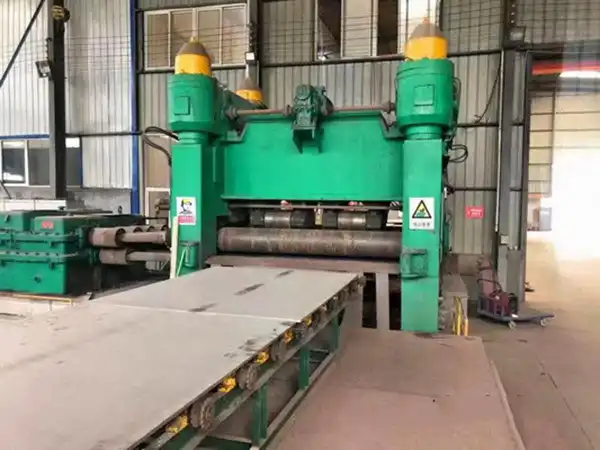 Hydraulic straightening machine